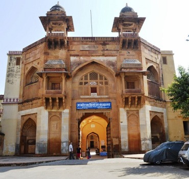 Witness Akbar Palace and Museum